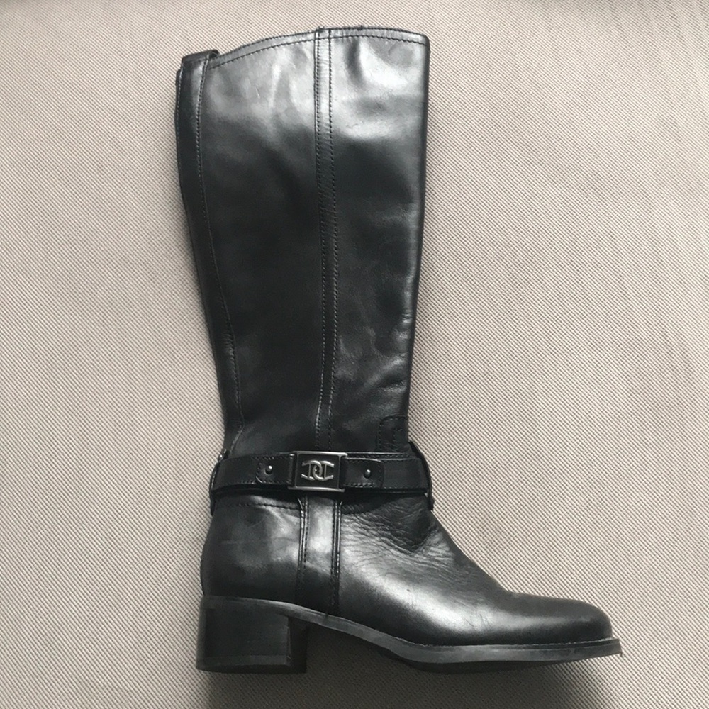 Etienne Aigner boot size 6